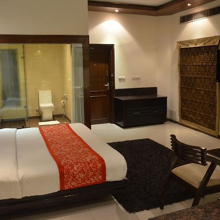 Hotel Klg International Zirakpur Εξωτερικό φωτογραφία