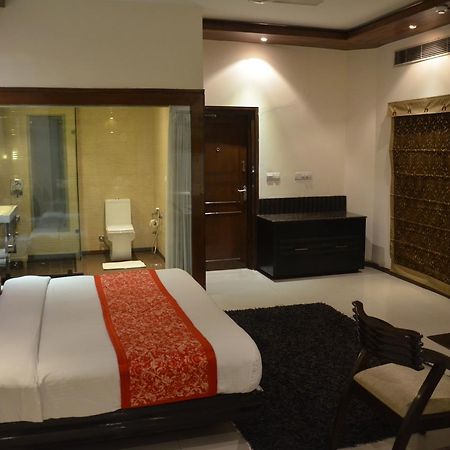 Hotel Klg International Zirakpur Εξωτερικό φωτογραφία