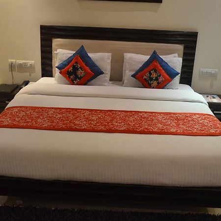 Hotel Klg International Zirakpur Εξωτερικό φωτογραφία
