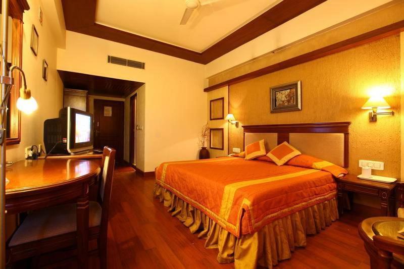 Hotel Klg International Zirakpur Εξωτερικό φωτογραφία