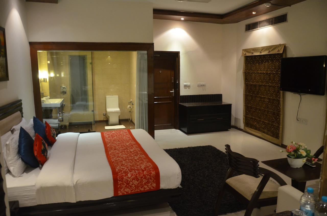 Hotel Klg International Zirakpur Εξωτερικό φωτογραφία