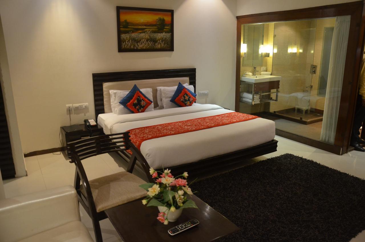 Hotel Klg International Zirakpur Εξωτερικό φωτογραφία