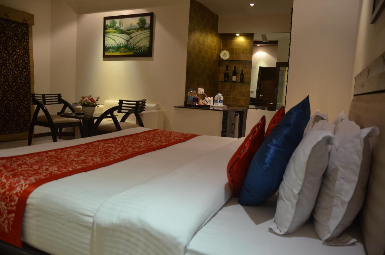 Hotel Klg International Zirakpur Εξωτερικό φωτογραφία