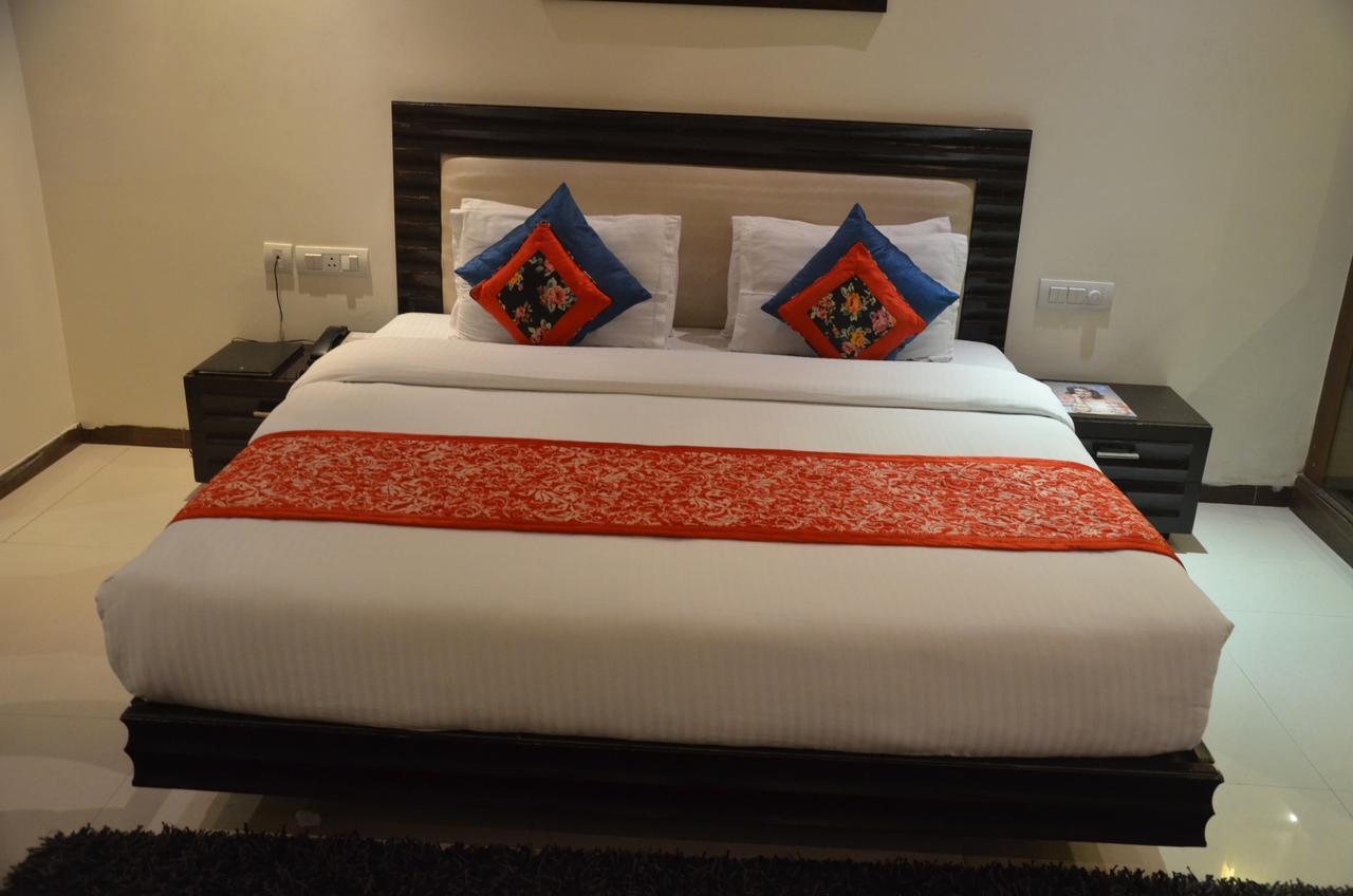 Hotel Klg International Zirakpur Εξωτερικό φωτογραφία