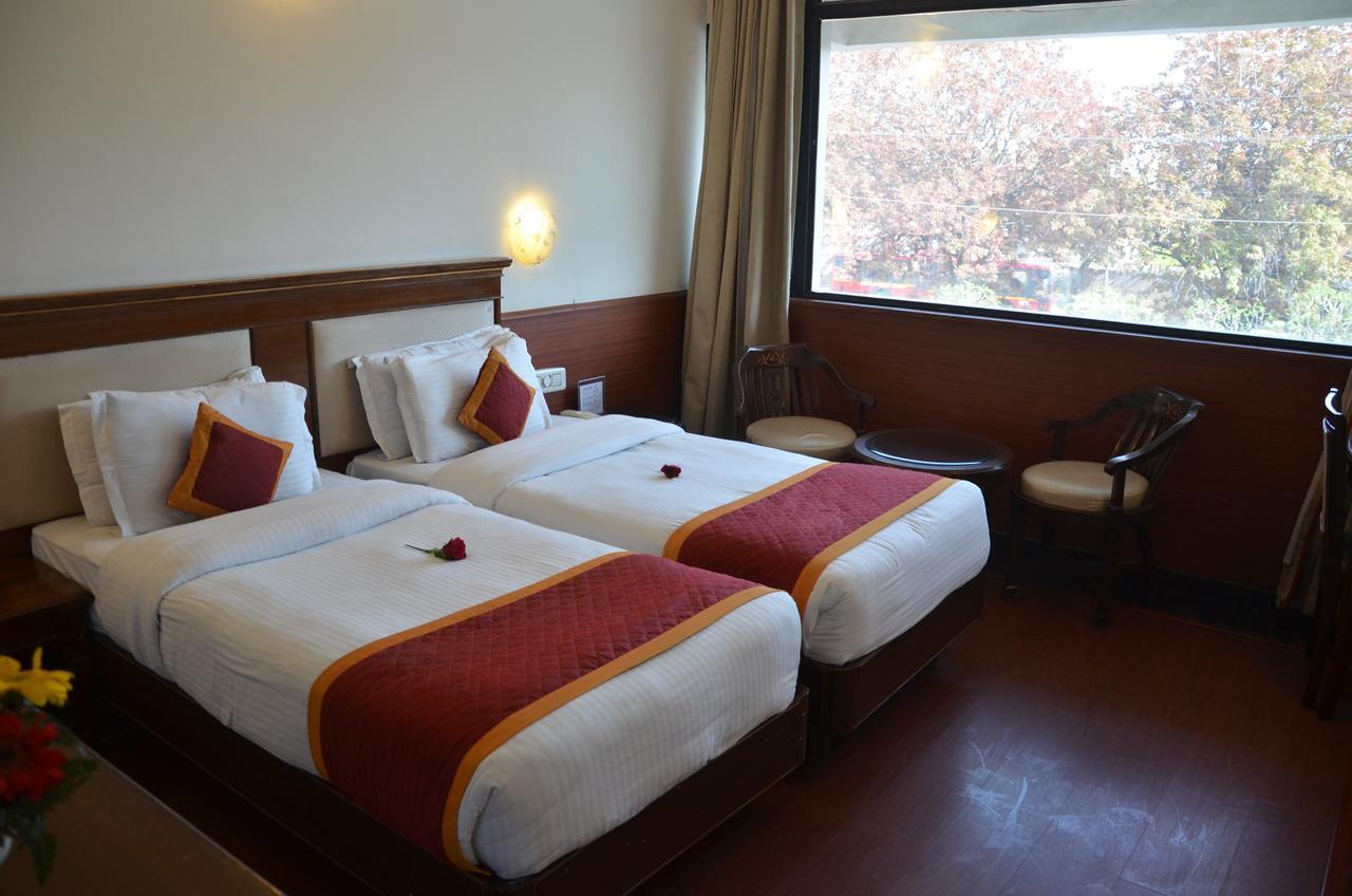 Hotel Klg International Zirakpur Εξωτερικό φωτογραφία
